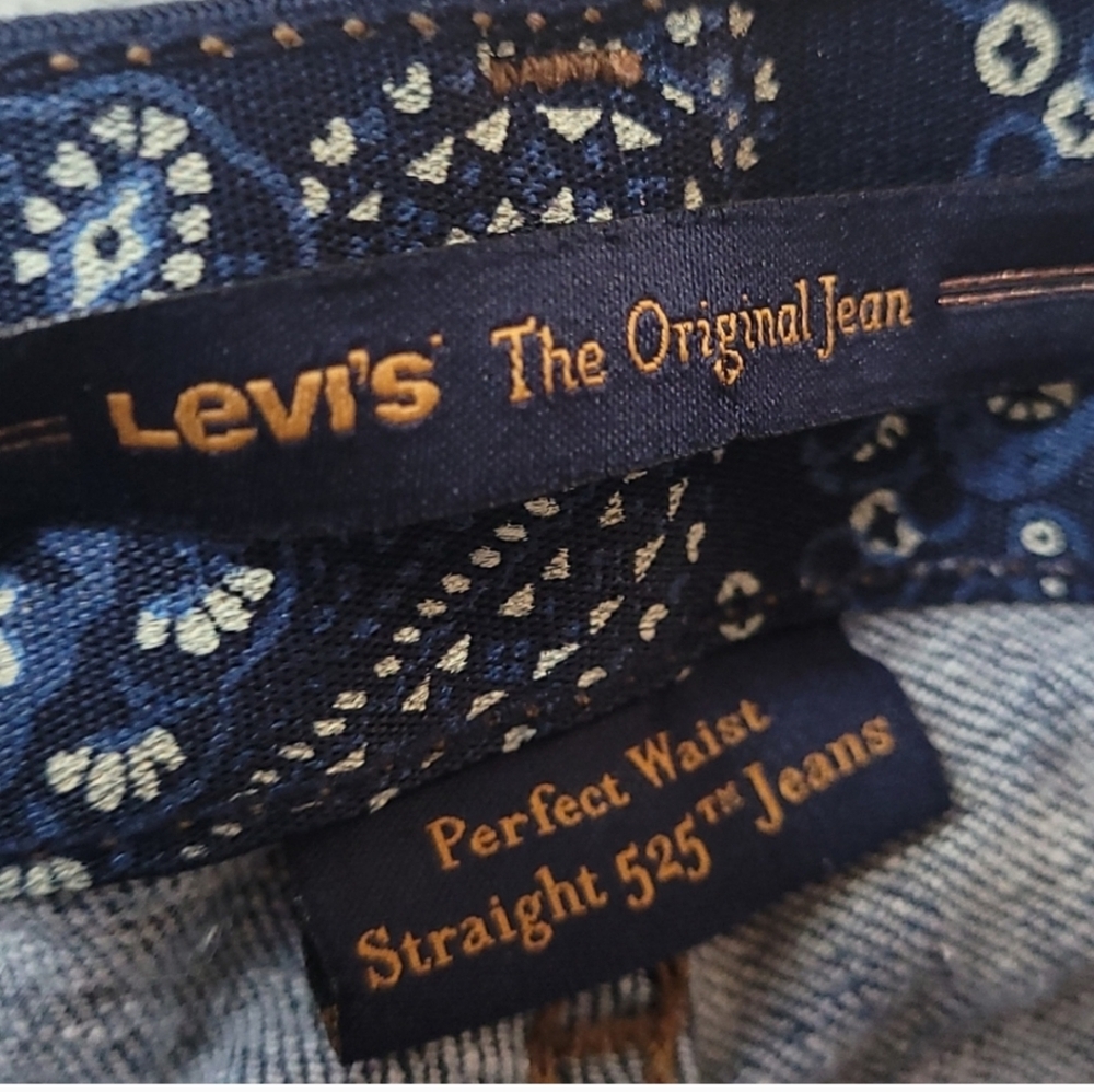 LIKE NEW - Levi's 525 Dark Blue Straight Leg Jeans - Picture 2 of 9